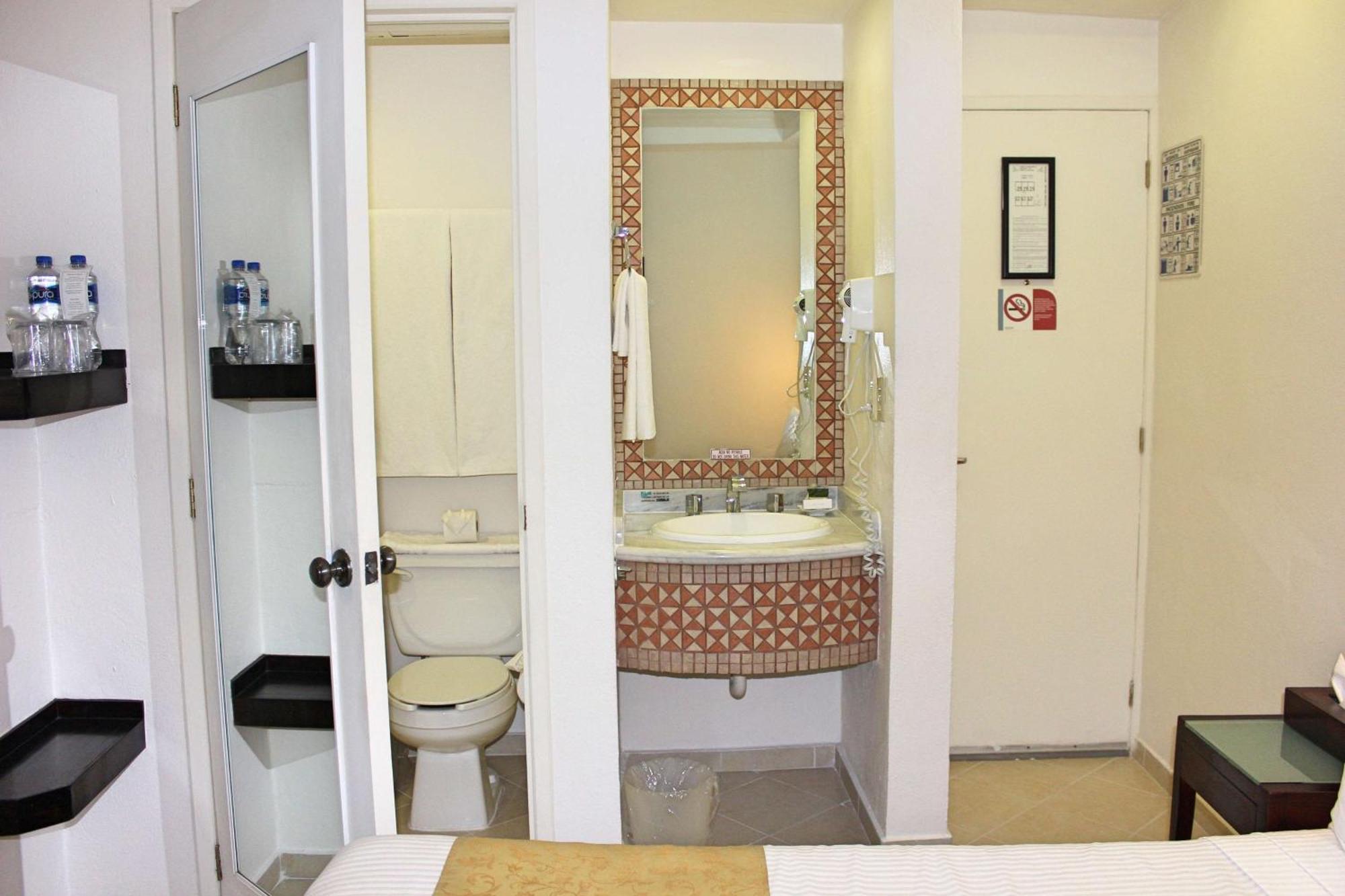 Triple Room with Desk - Non-Smoking